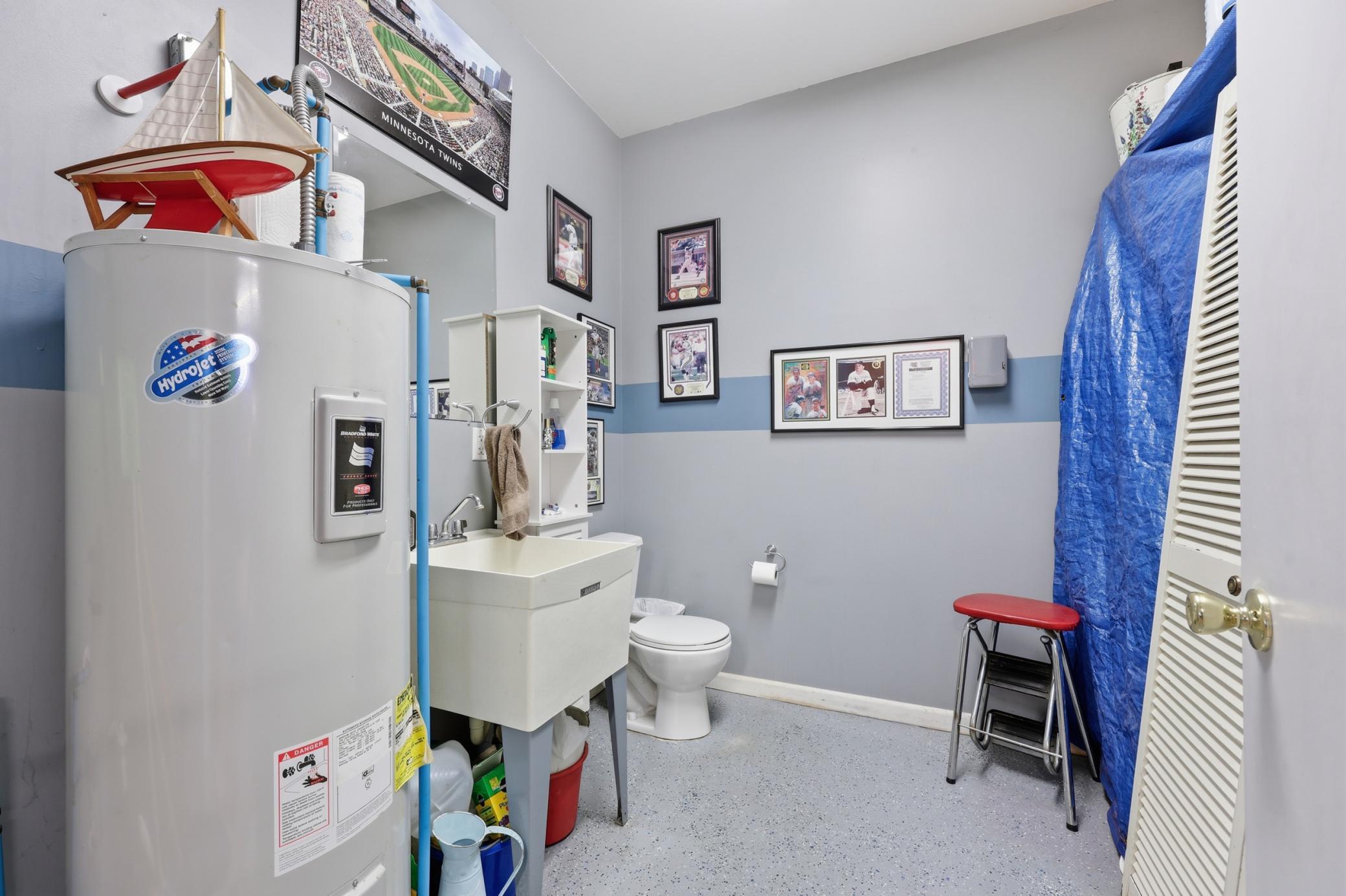 Detached Garage/Shop Bathroom