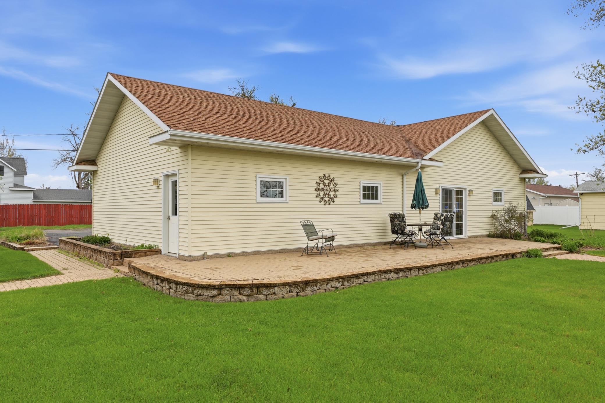 Detached Garage/Patio