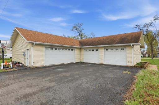404 2nd Avenue NE, Hillsboro, ND 58045