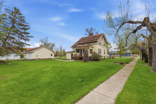 404 2nd Avenue NE, Hillsboro, ND 58045