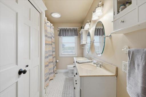 22-Bathroom 2.jpg
