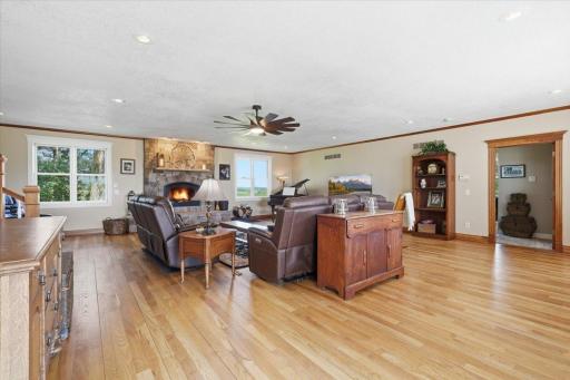 08-Living Room.jpg