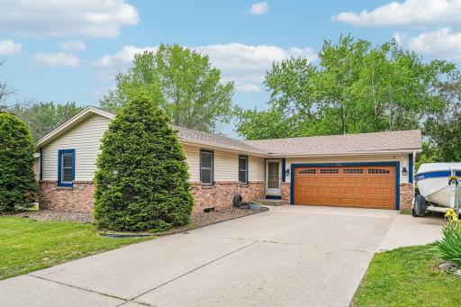 Welcome to 14725 Dory Court in Apple Valley!