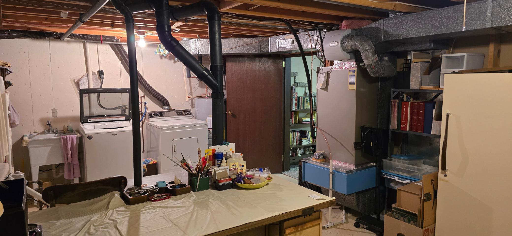 Bsmt.Store.room