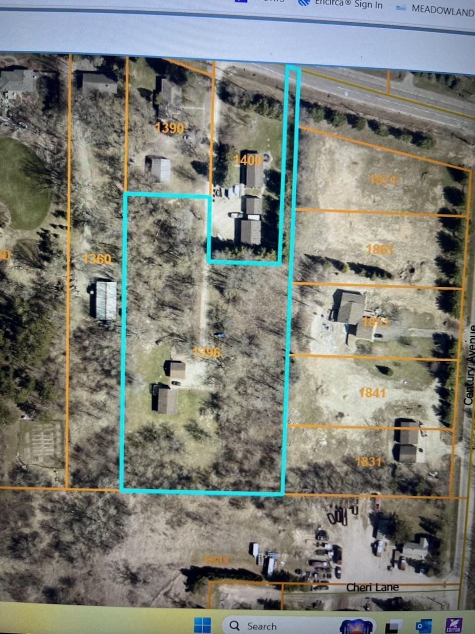 Property Boundaries Showcase the Size and Potential of This Unique Parcel