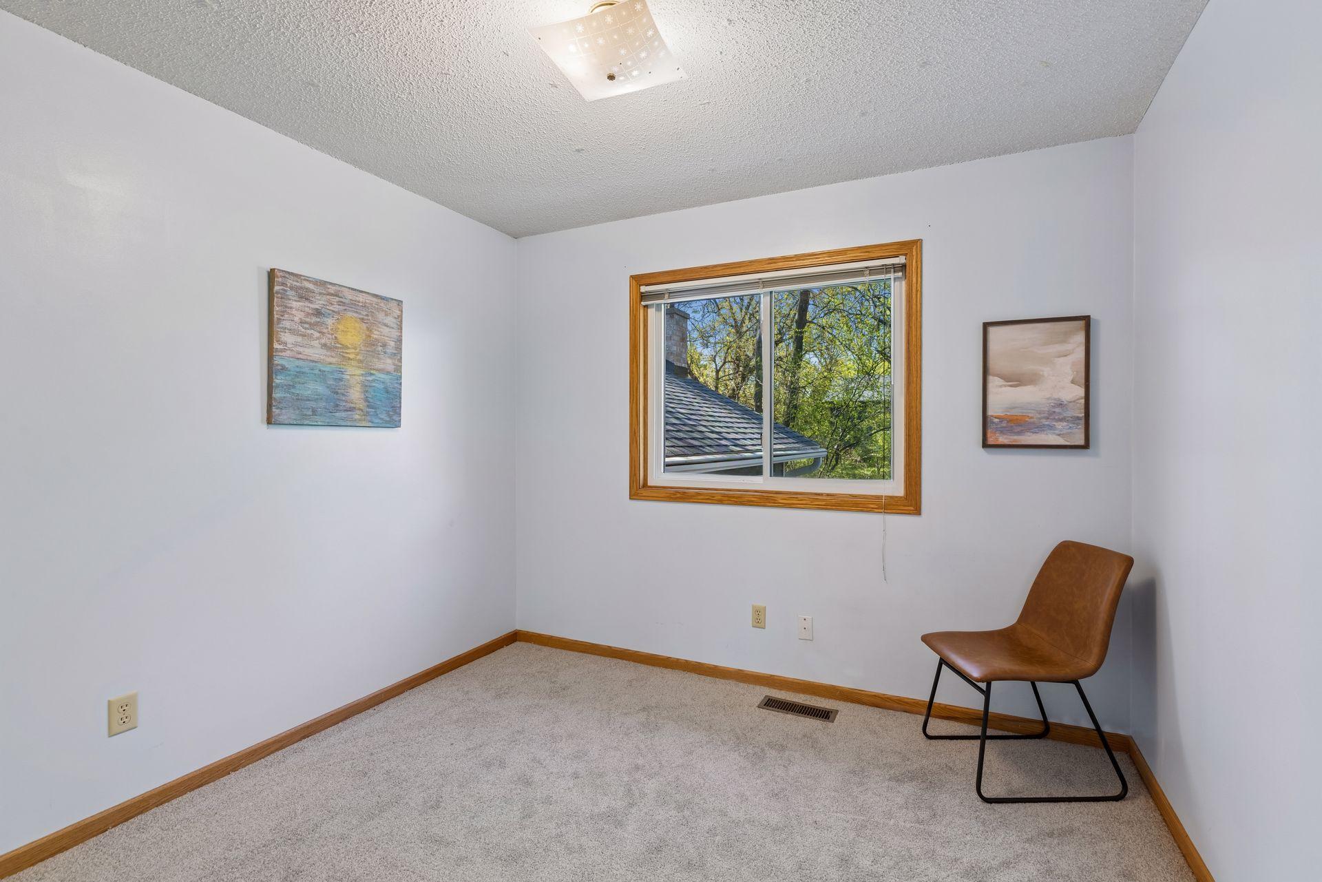 2nd bedroom on the upper level has new carpet.