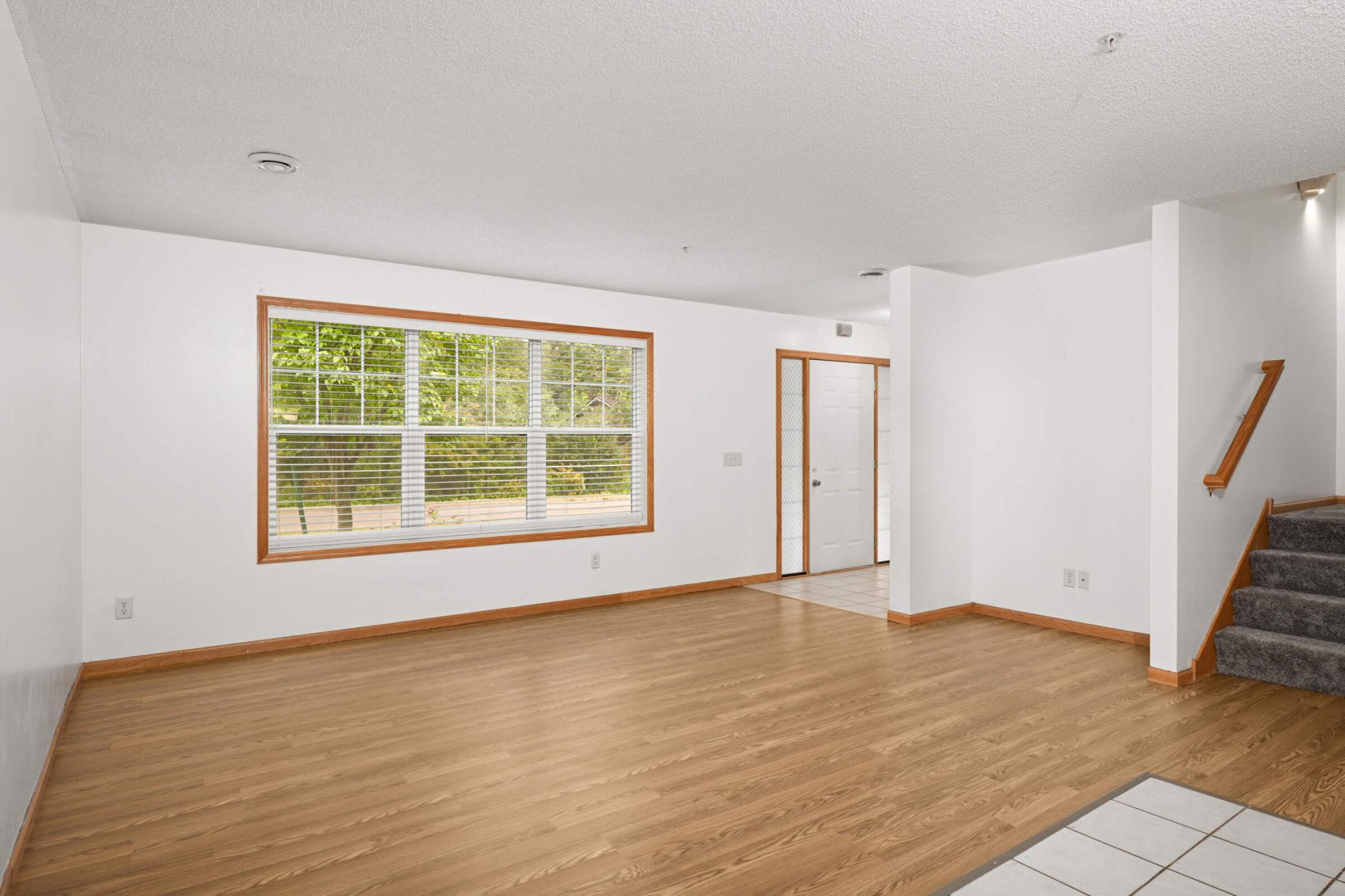 Brand-new flooring with entertainment nook