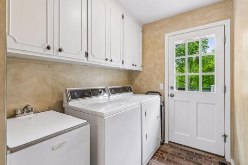 925 Brockton Lane N, Plymouth, MN 55447