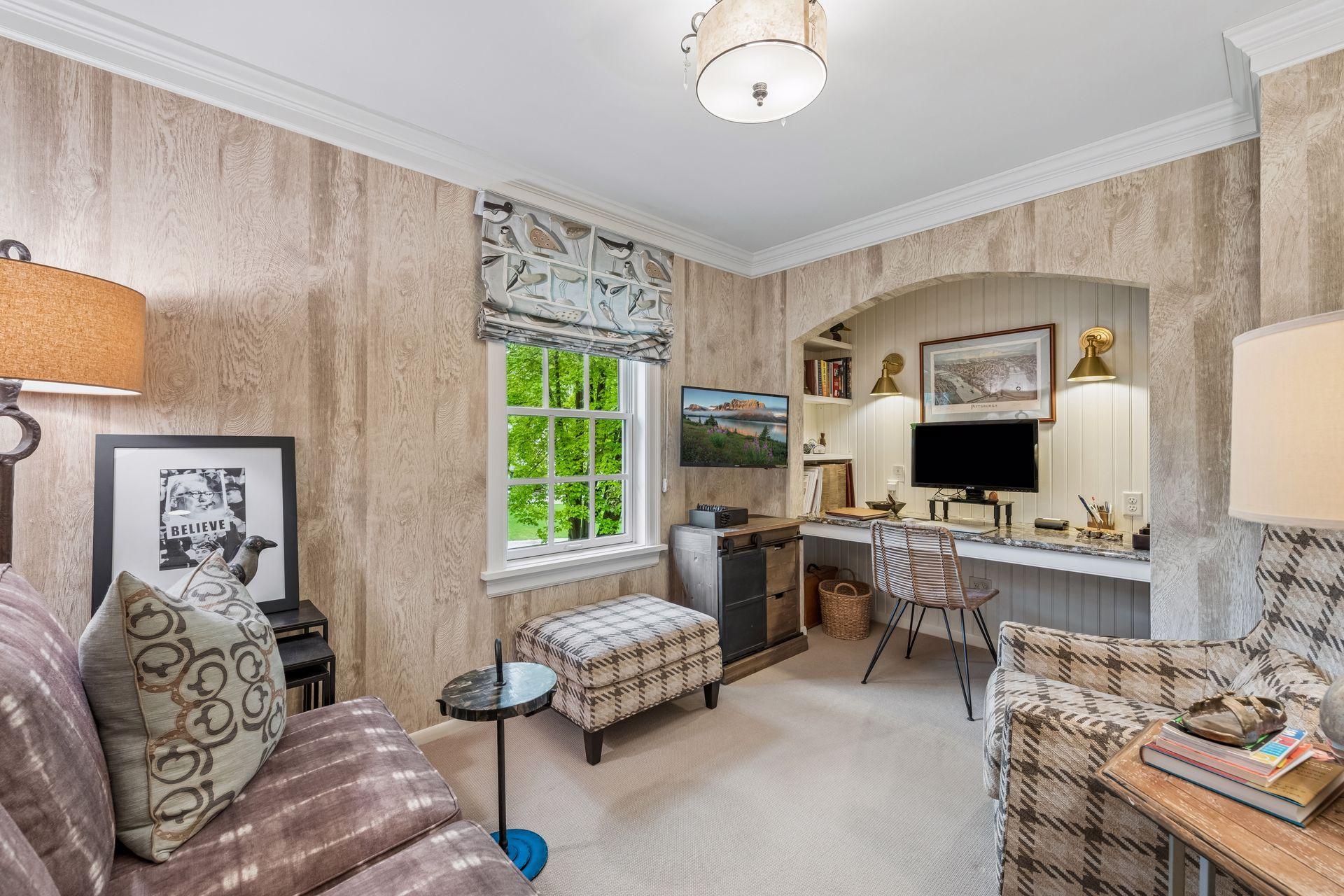 Fourth bedroom on the upper level