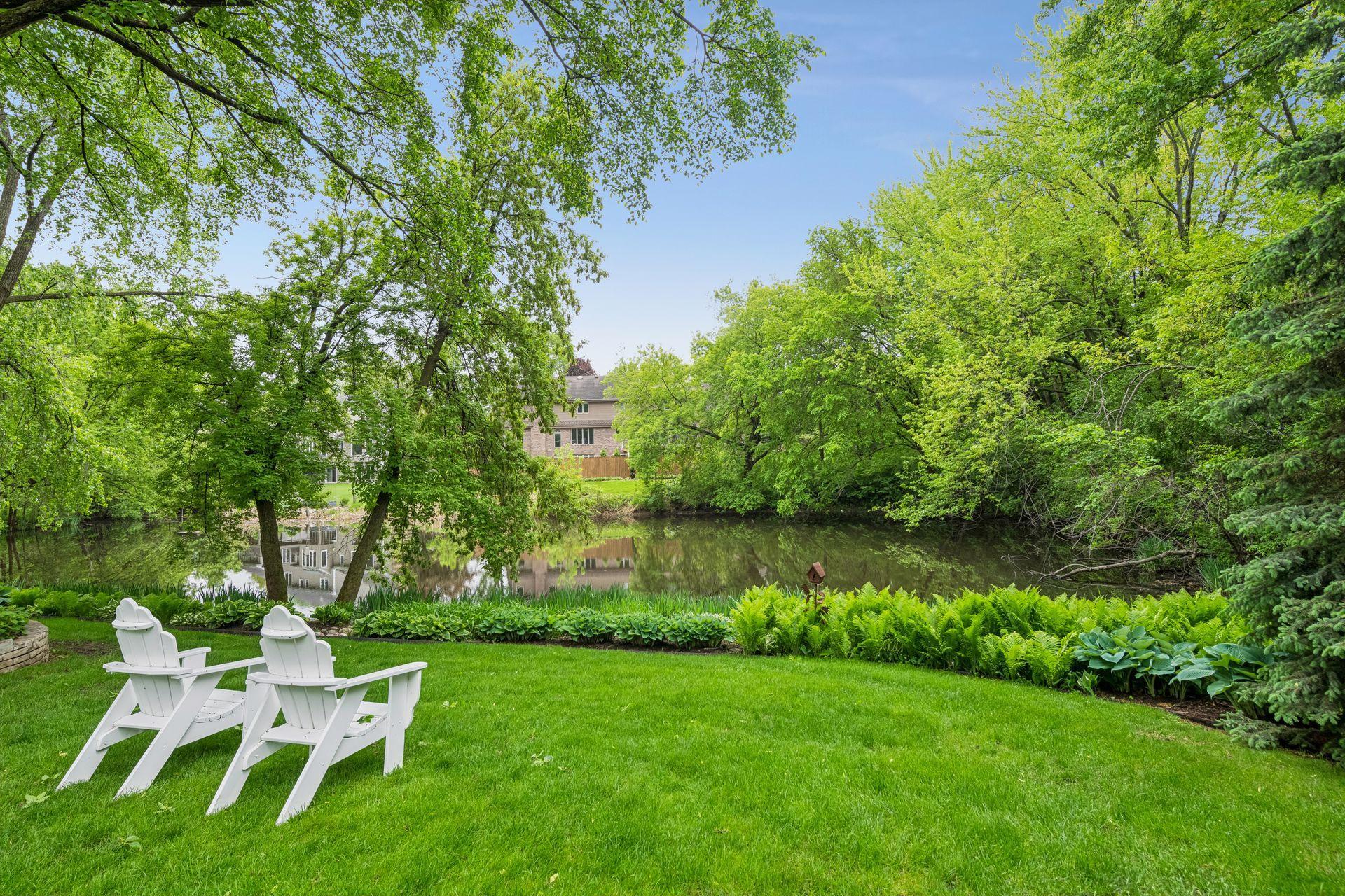 Sweeping views of the pond