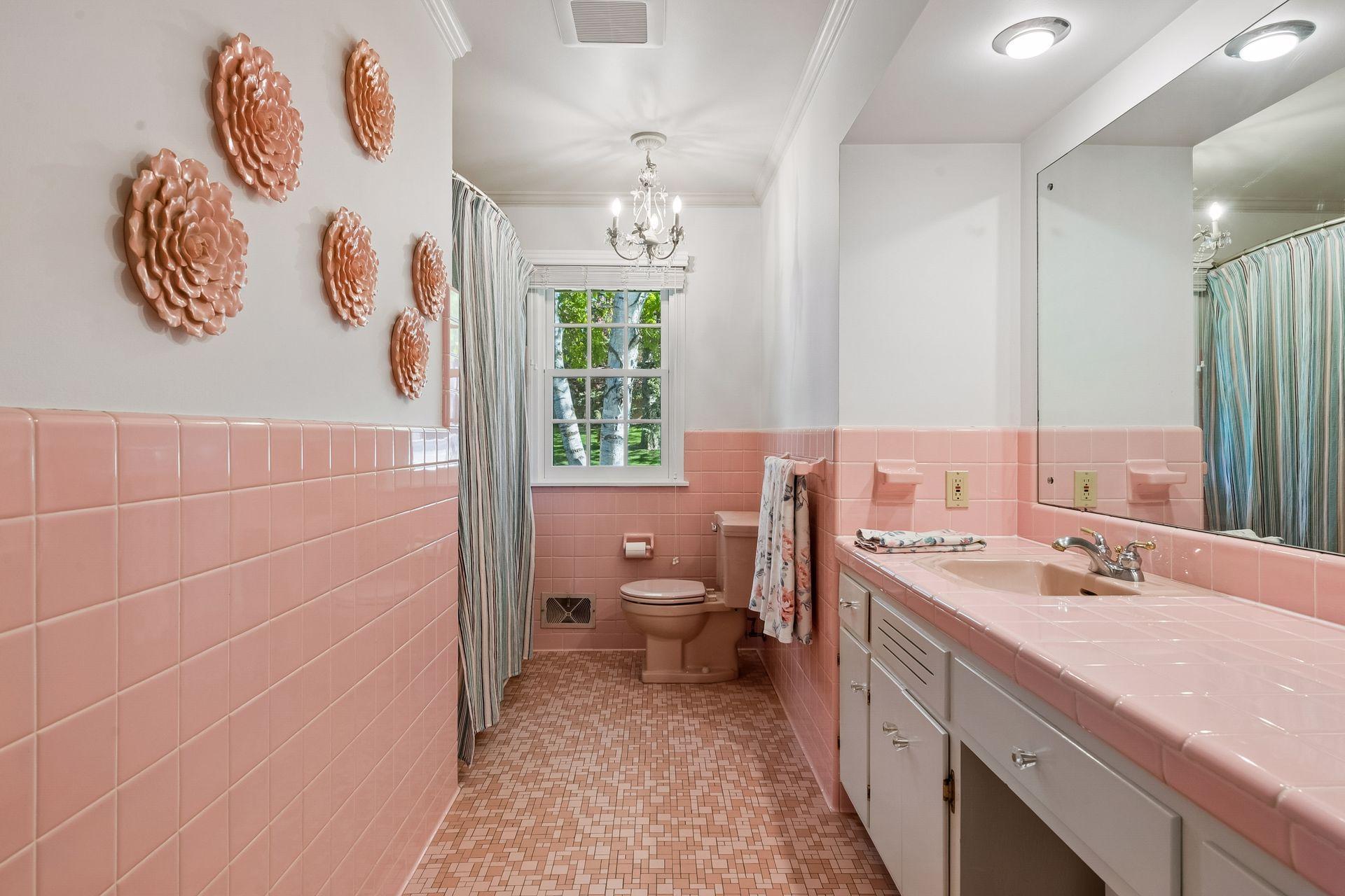 Retro Full Bath - Main Floor