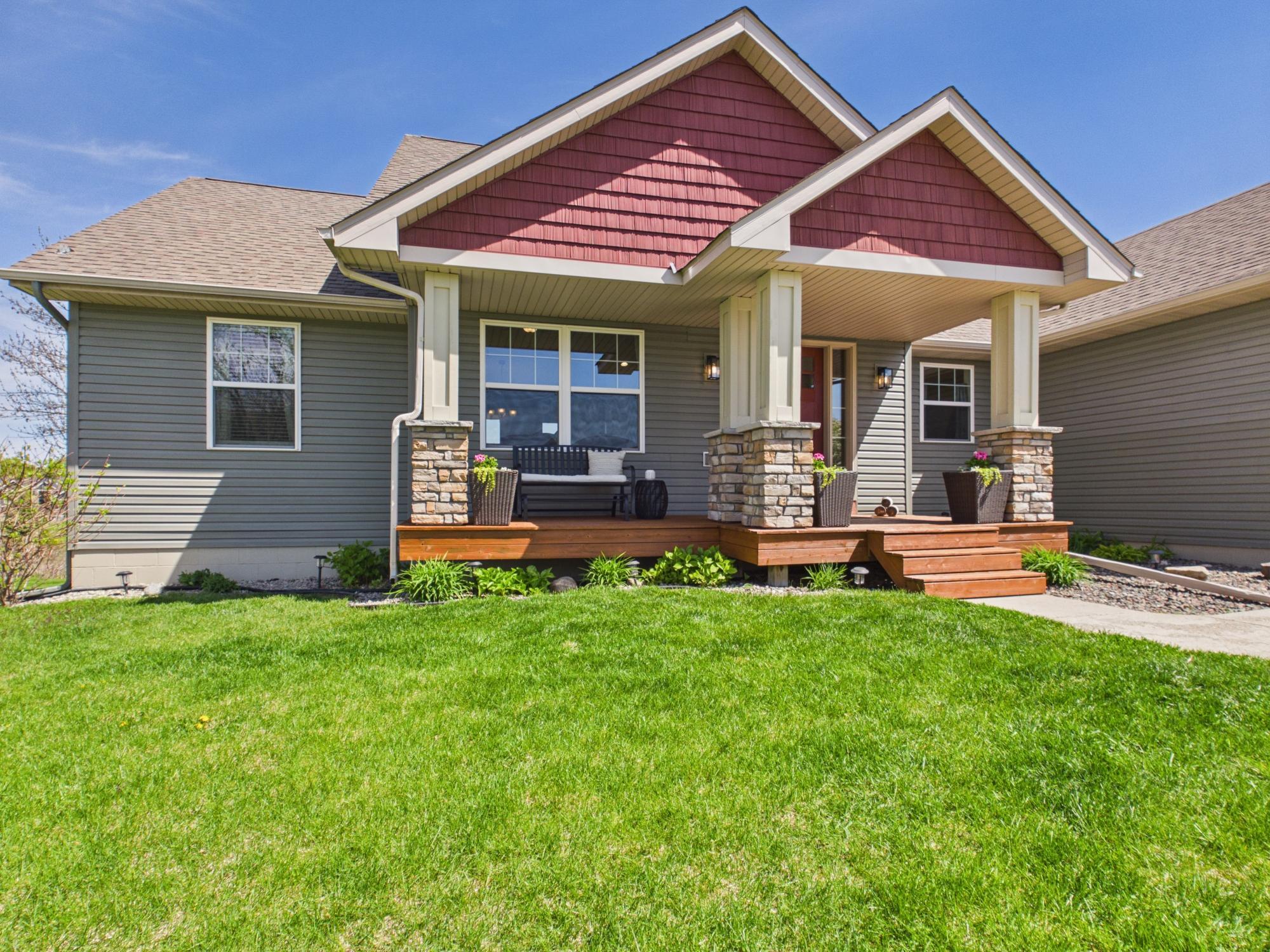 Enjoy Southern views of North Lindstrom