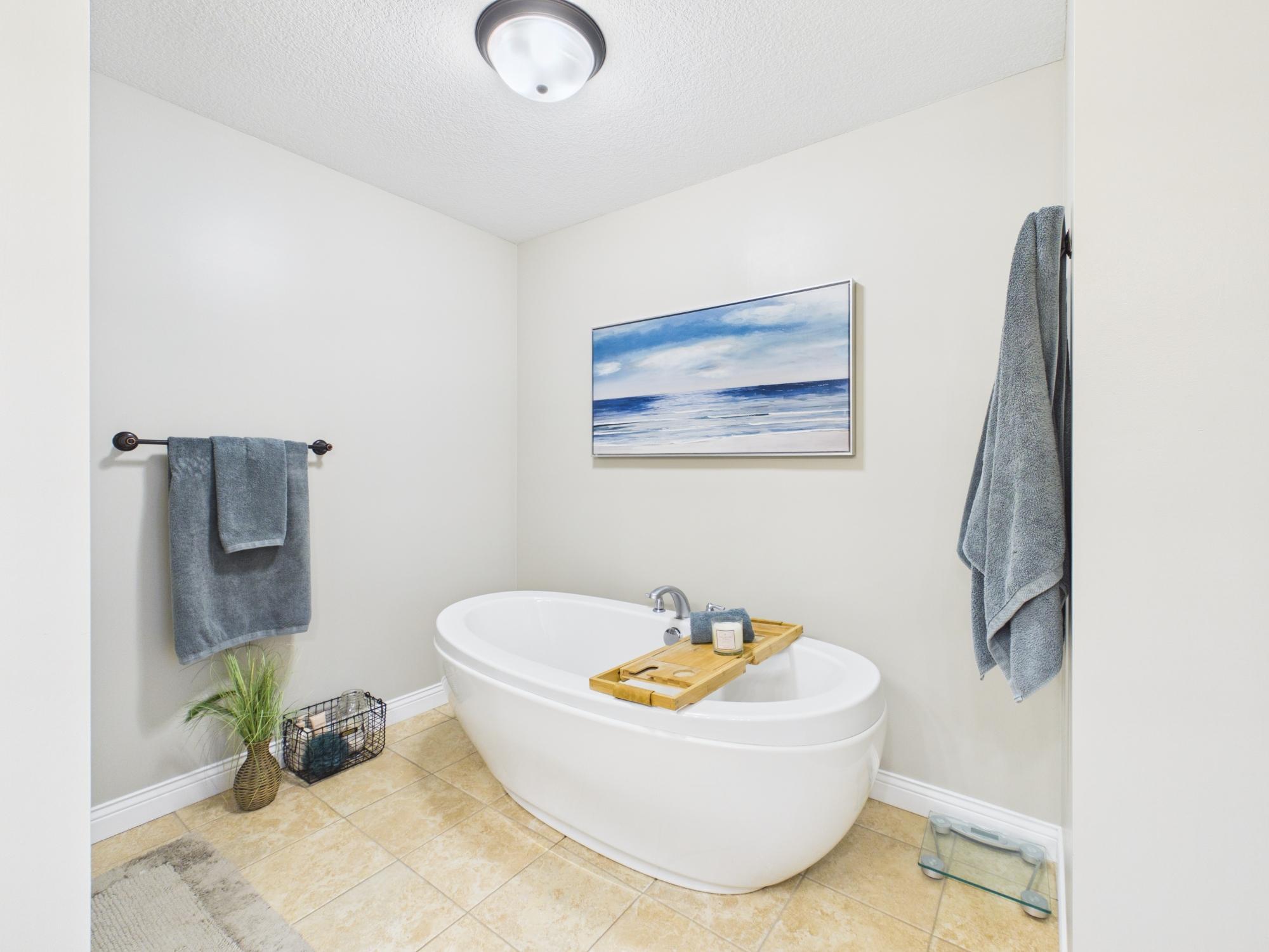 Primary soaker bathtub, very relaxing!