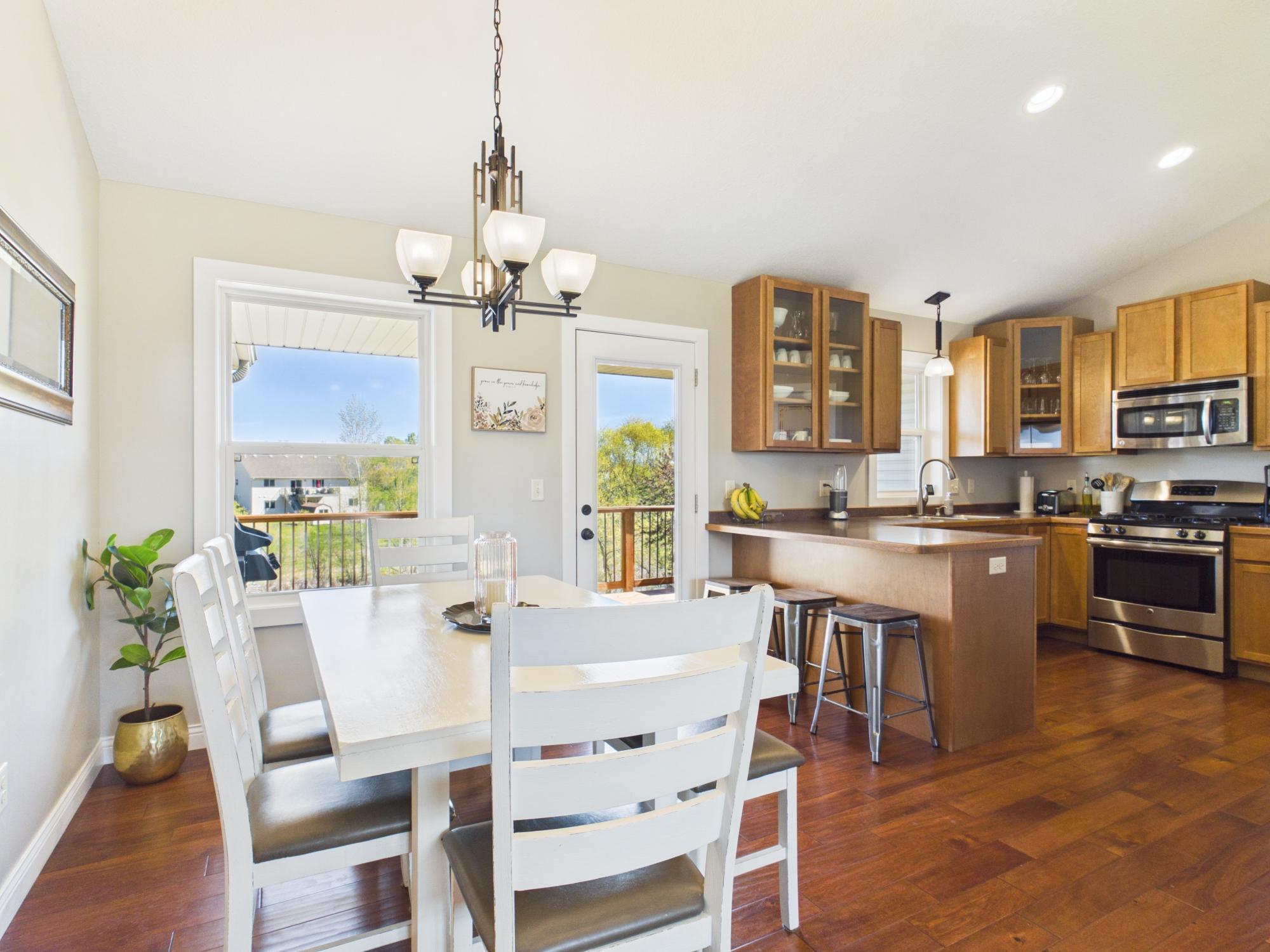 Kitchen/dining area flows well to the deck, great for entertaining.