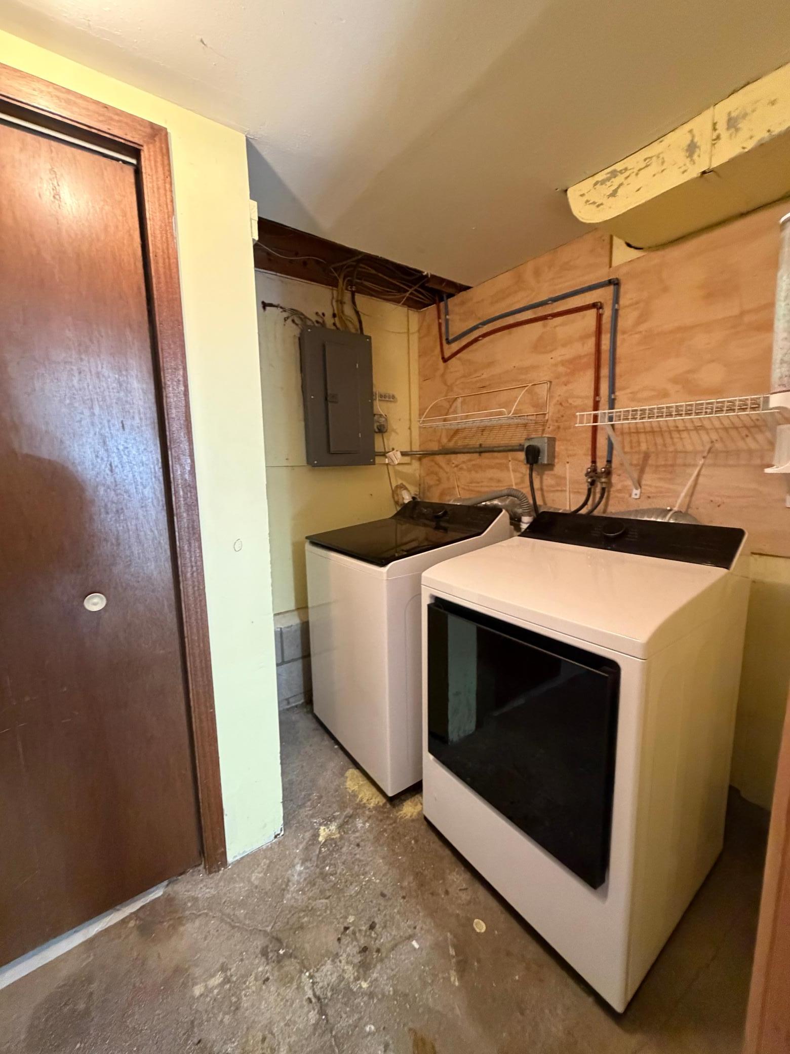 Laundry - washer & dryer included
