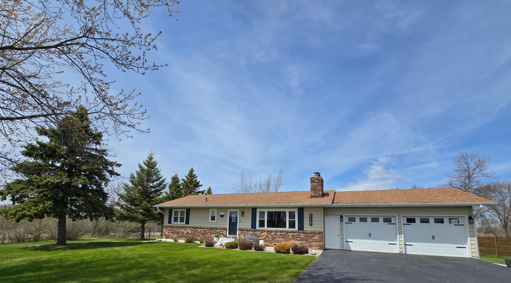 Driveway view of front.jpg