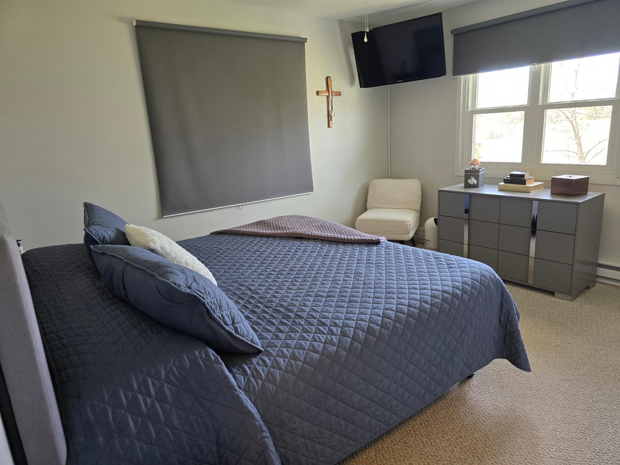 Primary bedroom.jpg