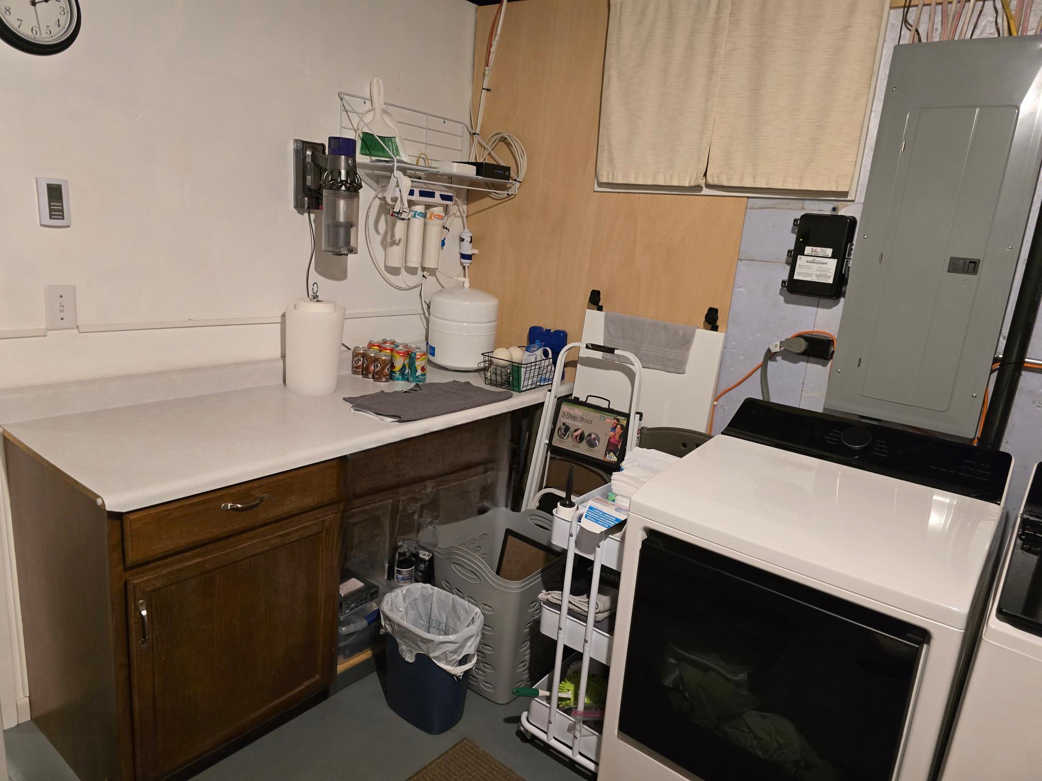 laundry room counter.jpg