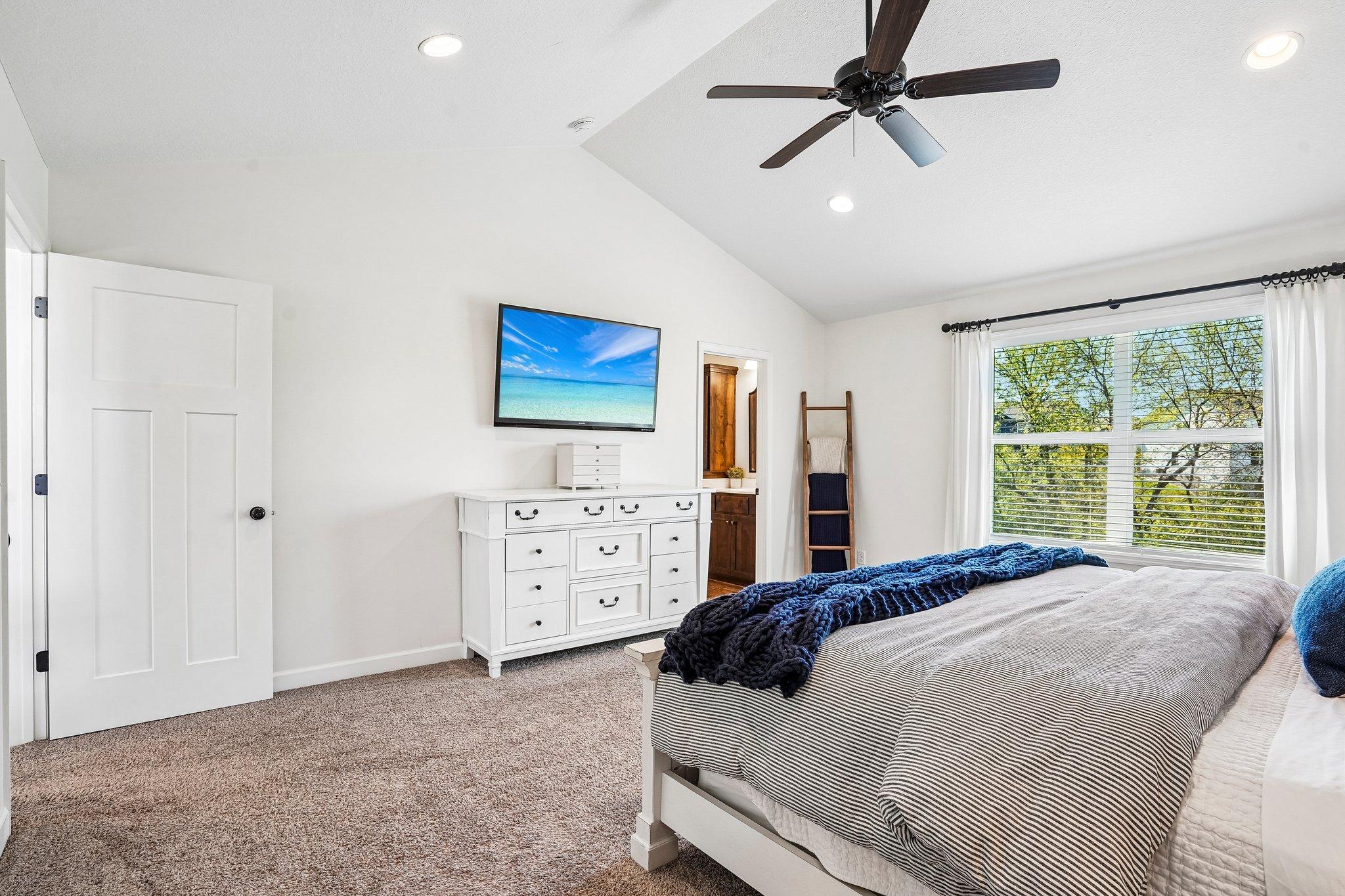 40-web-or-mls-151st Street-S1205-040.jpg