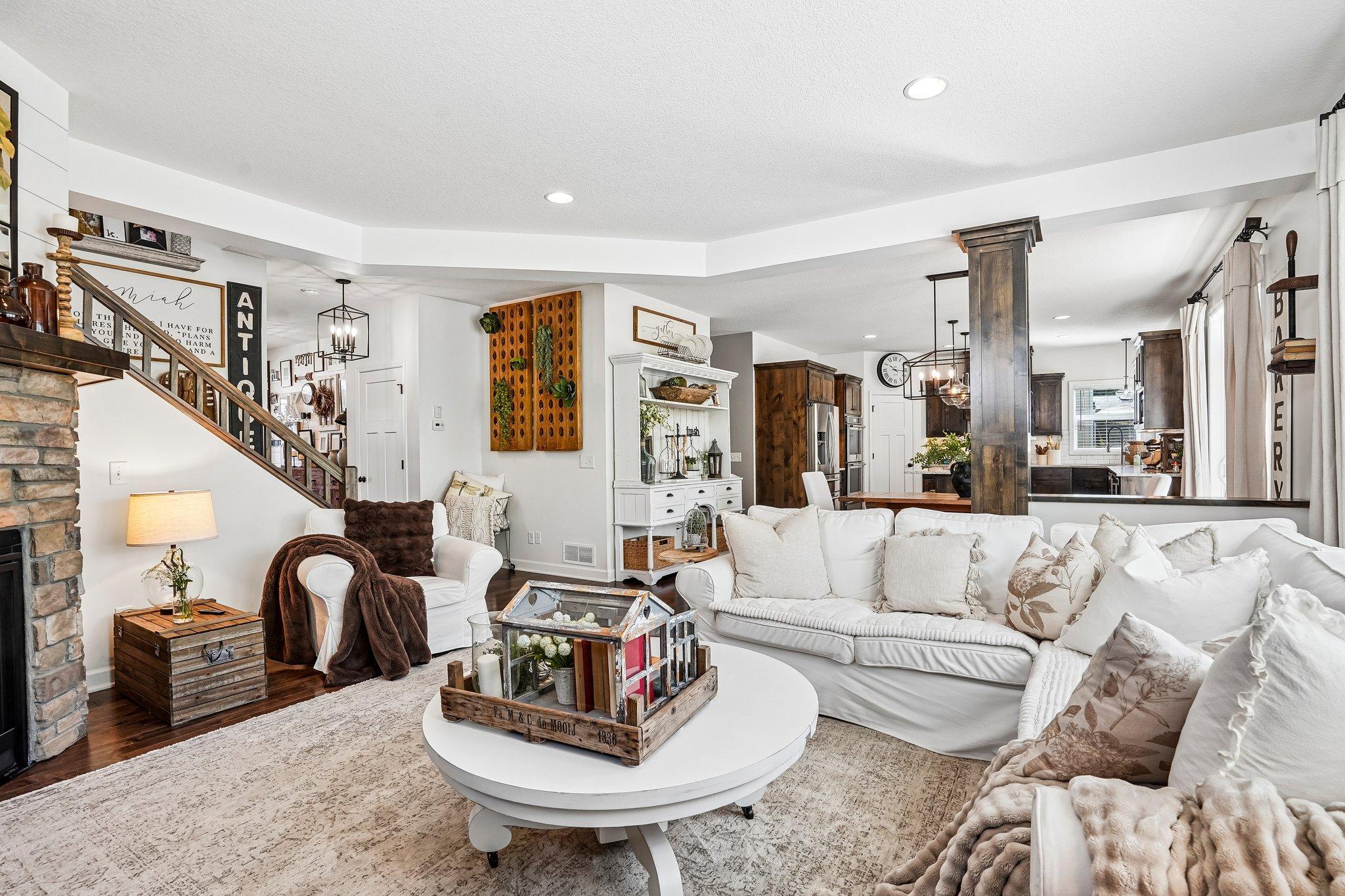 14-web-or-mls-151st Street-S1205-014.jpg