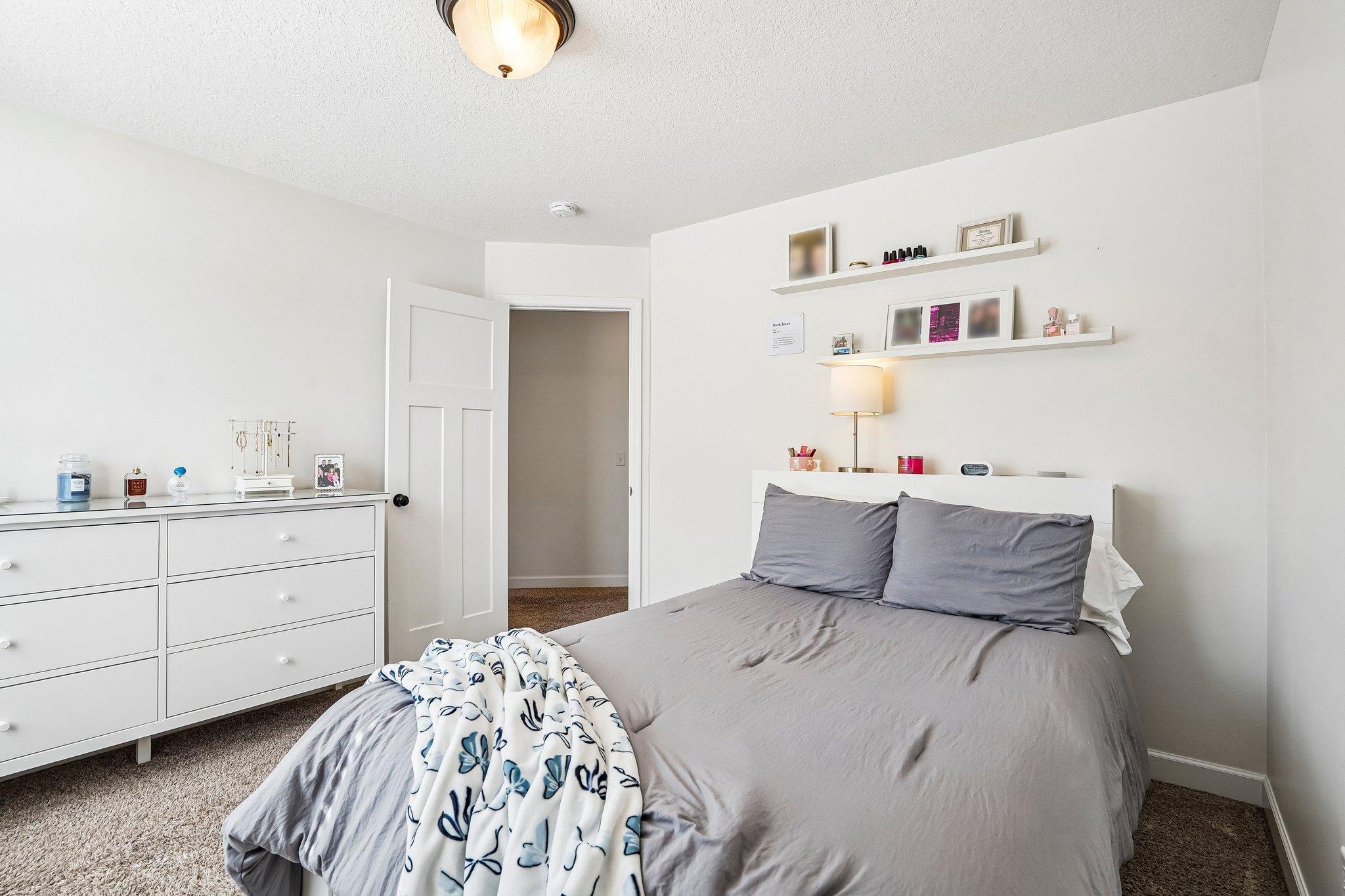 33-web-or-mls-151st Street-S1205-033.jpg