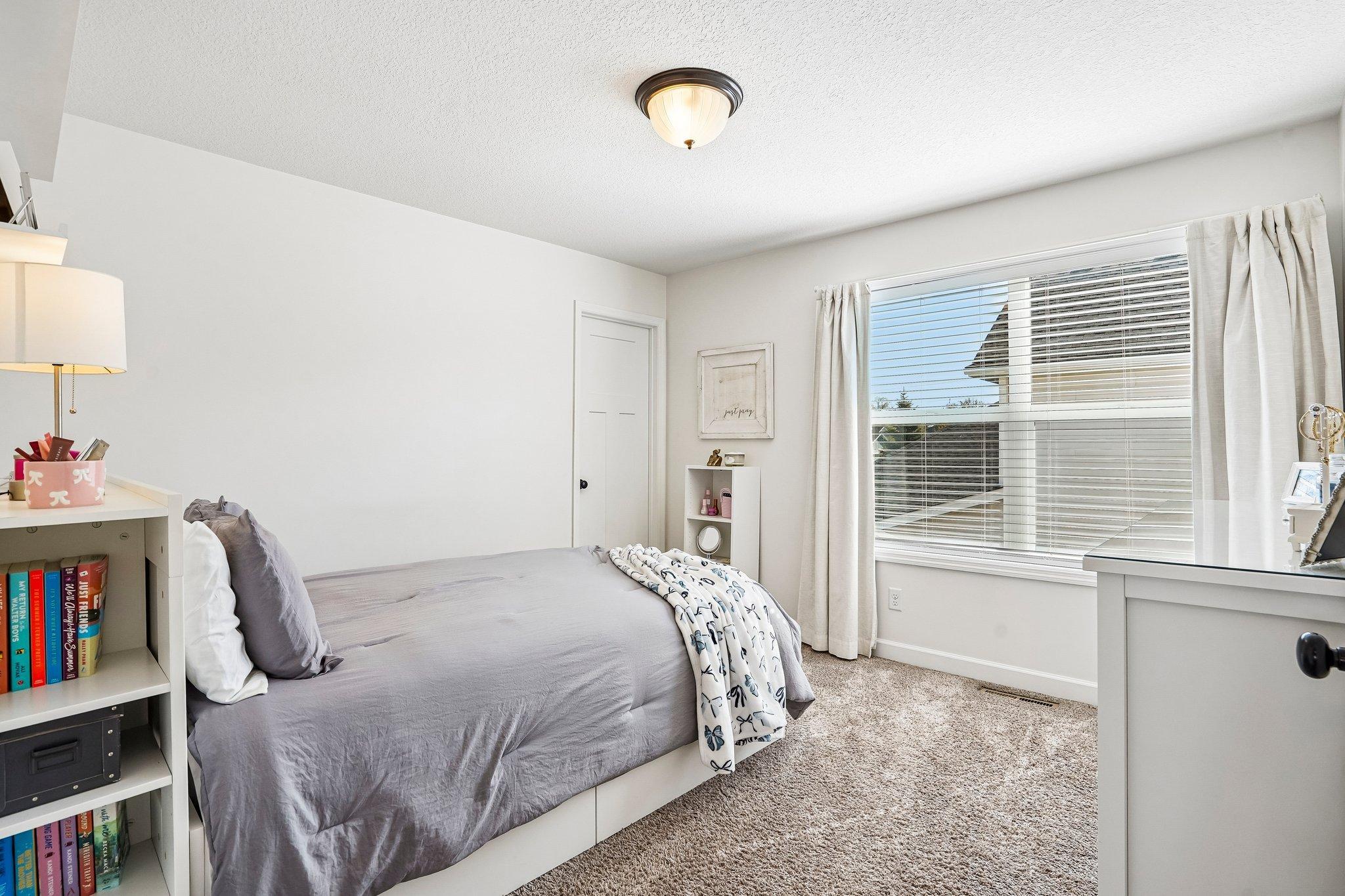 32-web-or-mls-151st Street-S1205-032.jpg