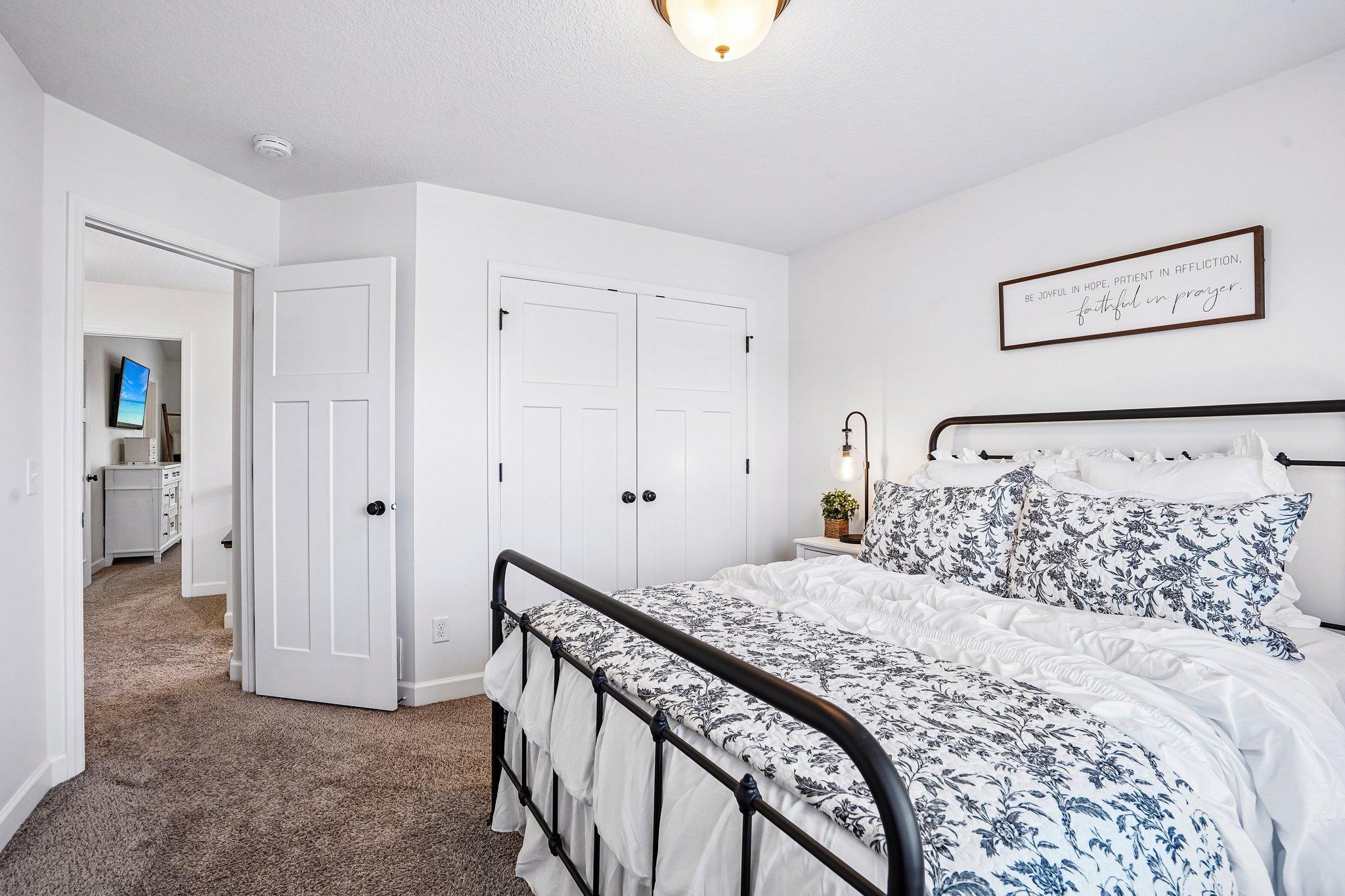 38-web-or-mls-151st Street-S1205-038.jpg