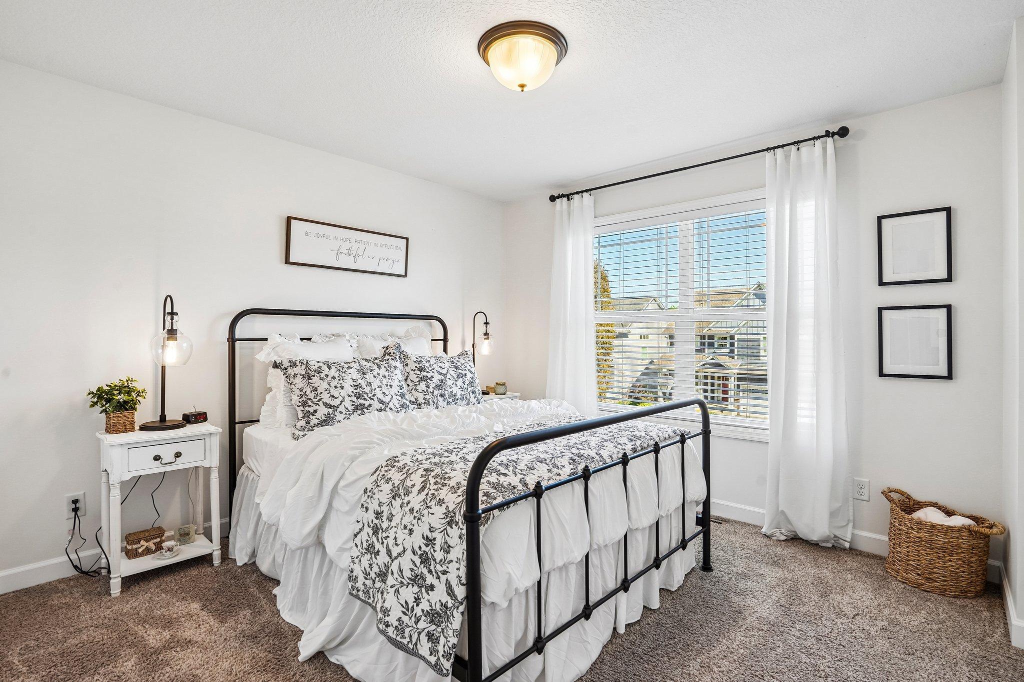 37-web-or-mls-151st Street-S1205-037.jpg