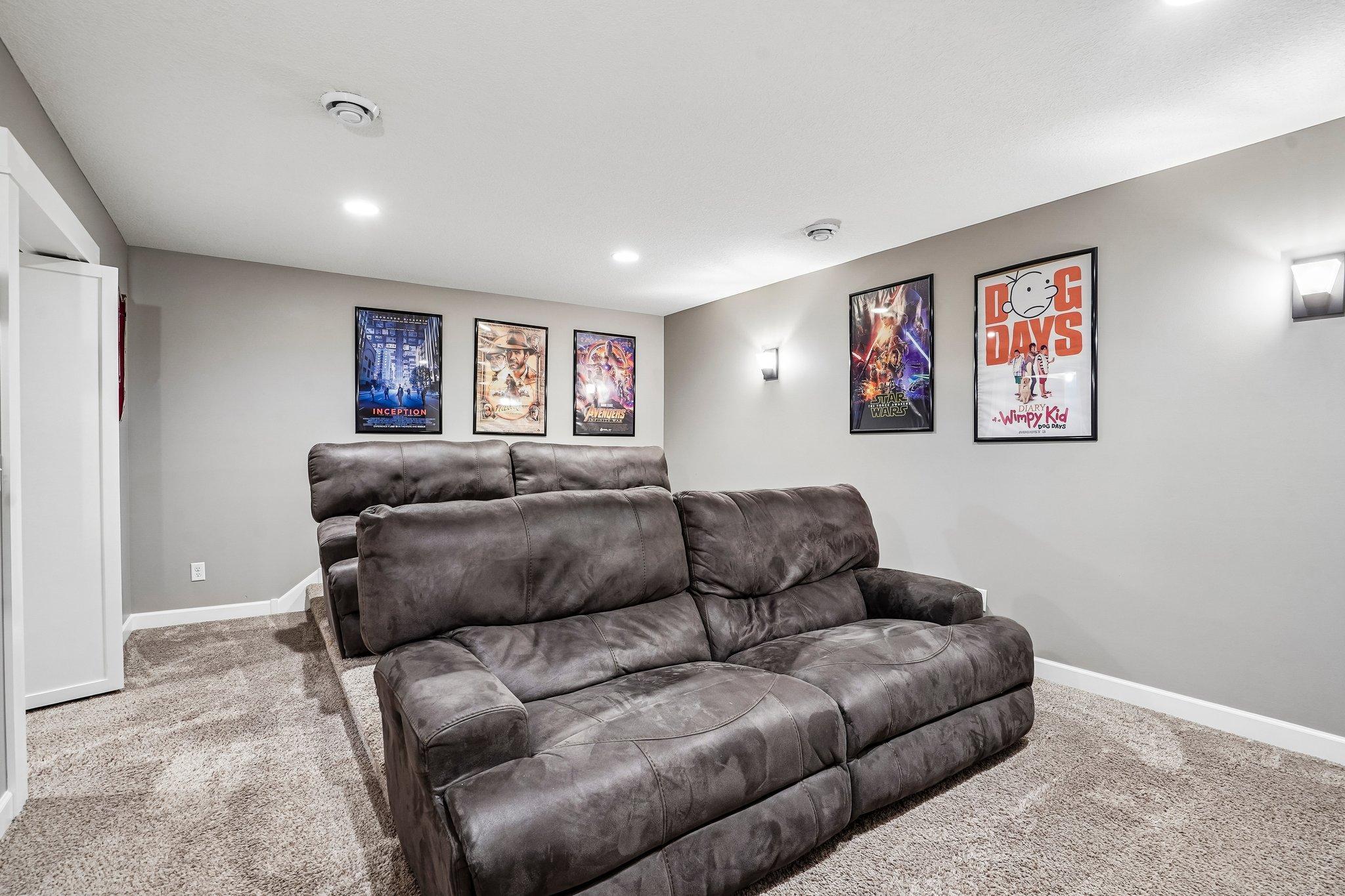 48-web-or-mls-151st Street-S1205-048.jpg