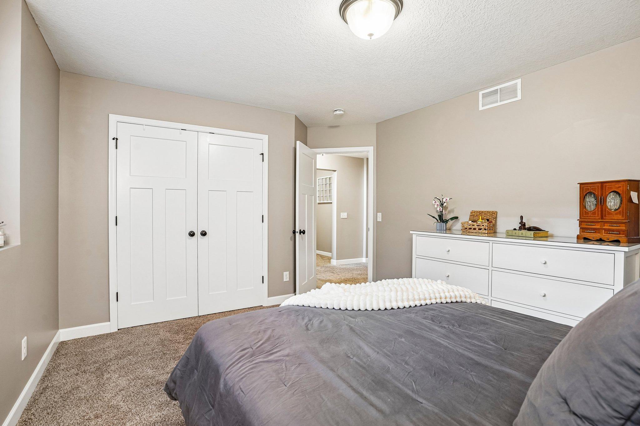 56-web-or-mls-151st Street-S1205-056.jpg