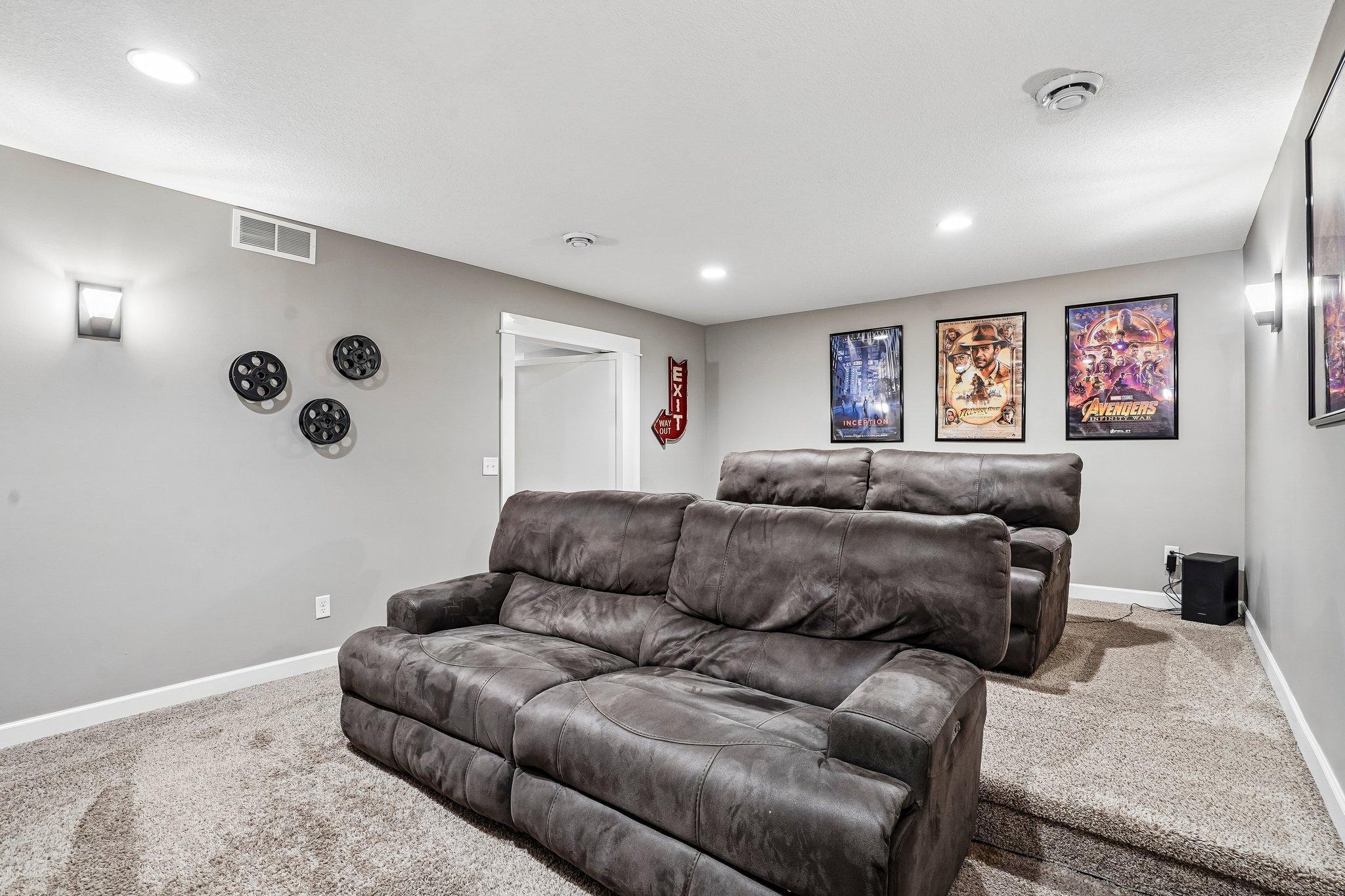 49-web-or-mls-151st Street-S1205-049.jpg