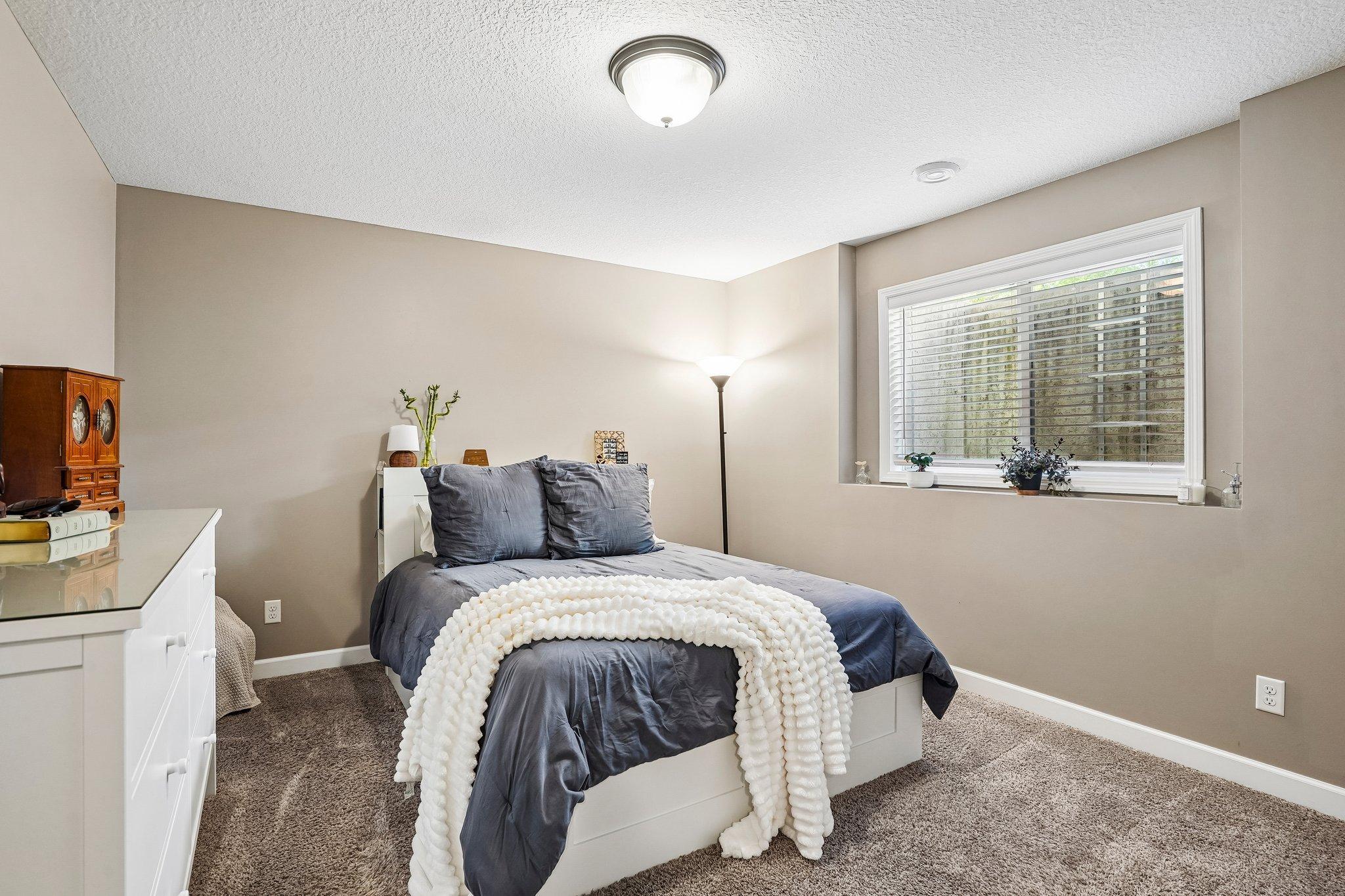 54-web-or-mls-151st Street-S1205-054.jpg