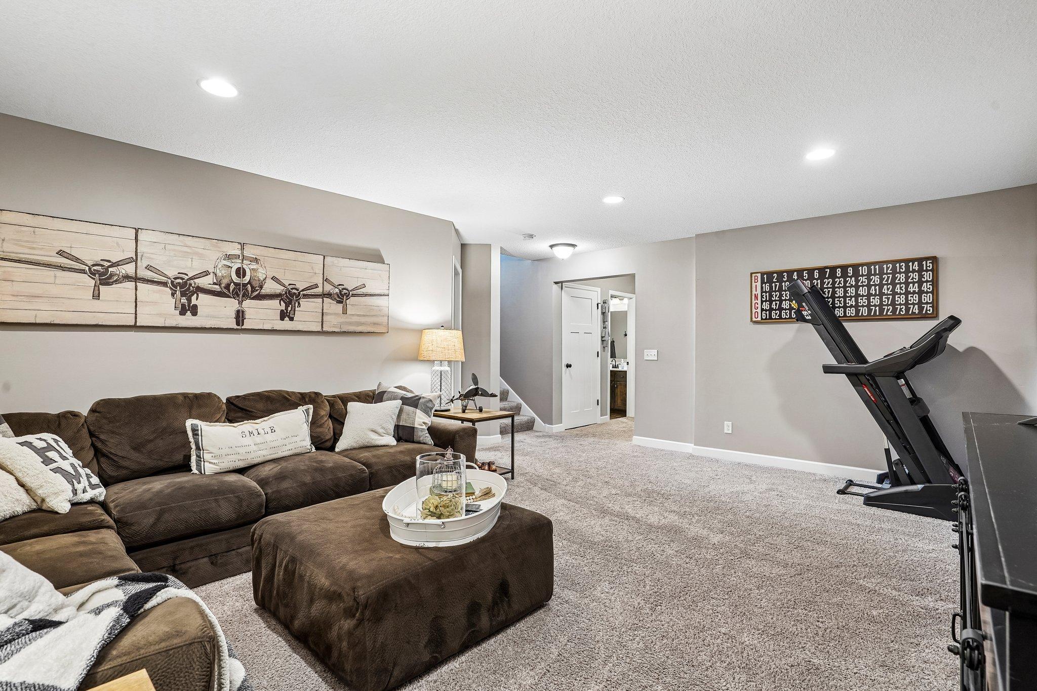 51-web-or-mls-151st Street-S1205-051.jpg