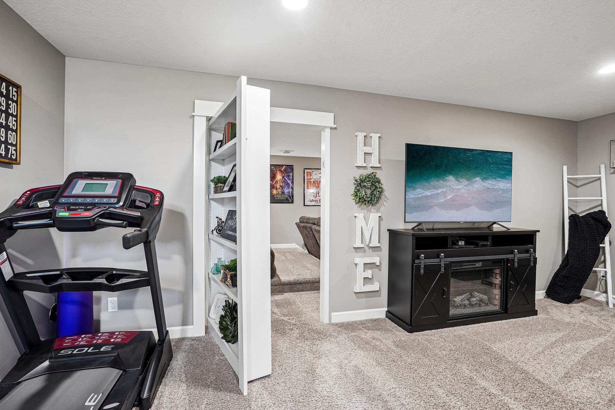50-web-or-mls-151st Street-S1205-050.jpg