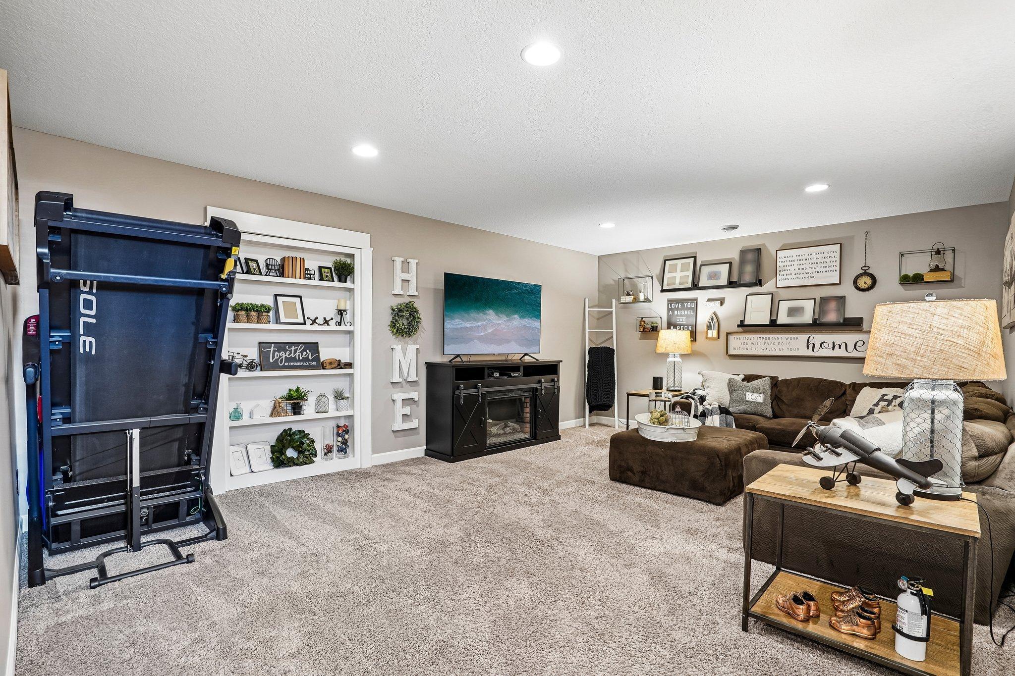 52-web-or-mls-151st Street-S1205-052.jpg