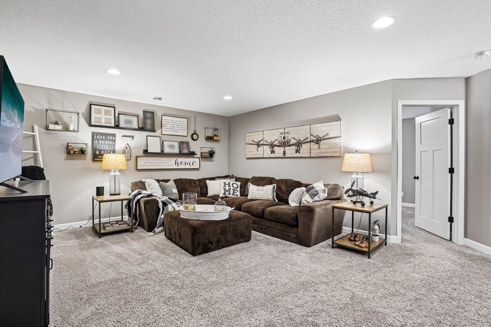 53-web-or-mls-151st Street-S1205-053.jpg