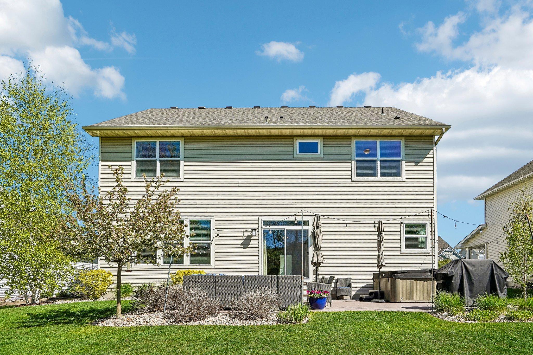 60-web-or-mls-151st Street-S1205-060.jpg