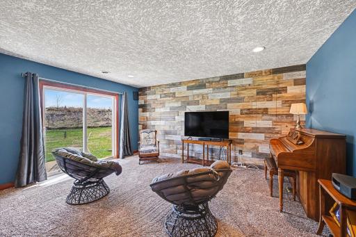 1737 Philipp Drive, Shakopee, MN 55379