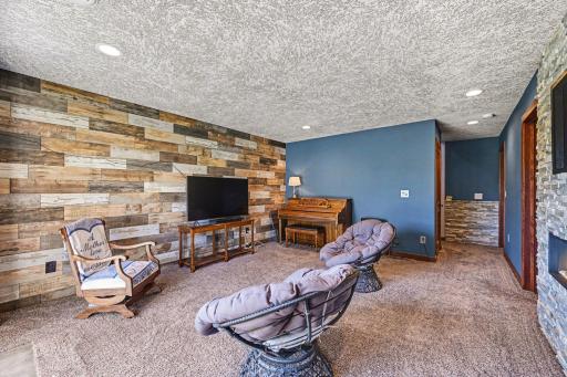 1737 Philipp Drive, Shakopee, MN 55379