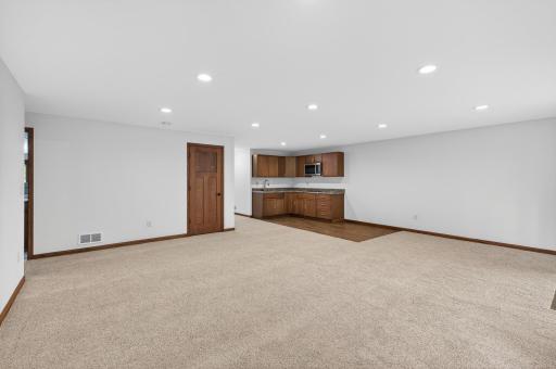 1589 Christie Place, Saint Paul, MN 55106