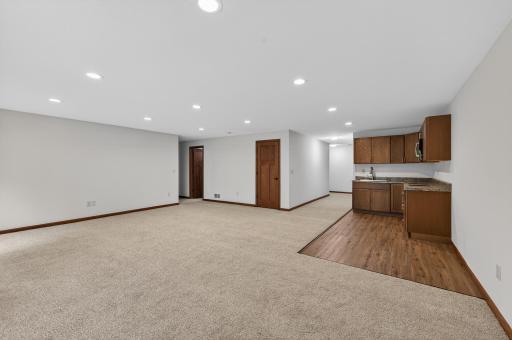 1589 Christie Place, Saint Paul, MN 55106