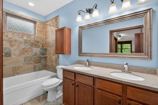 1589 Christie Place, Saint Paul, MN 55106