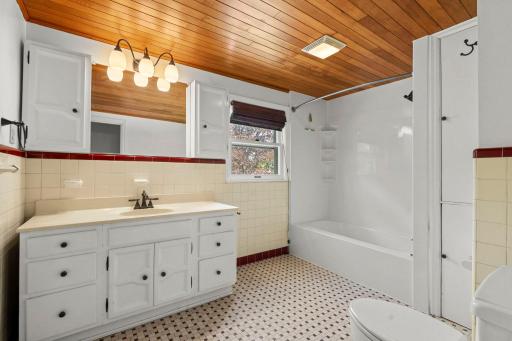 613 Labore Road, Saint Paul, MN 55117