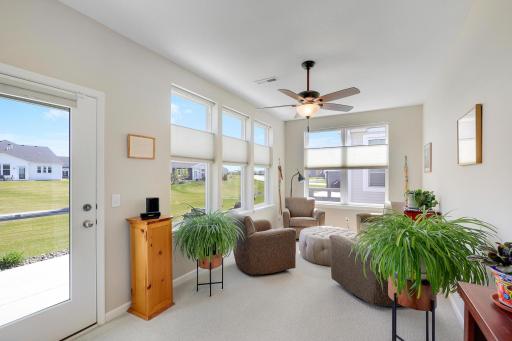 Upgraded 4 Season Sunroom (door to back patio)
