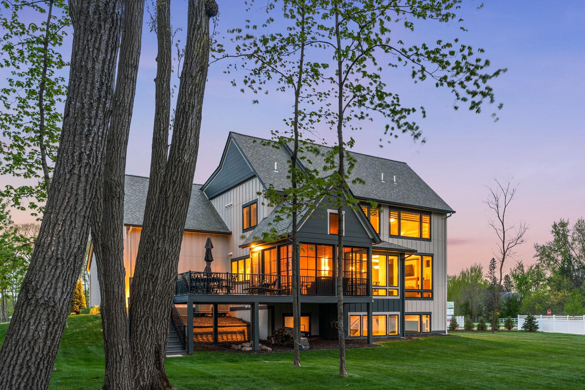 9-web-or-mls-754 Shawnee Woods Twilight-9.jpg