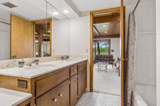 1 Snowy Owl Lane, North Oaks, MN 55127