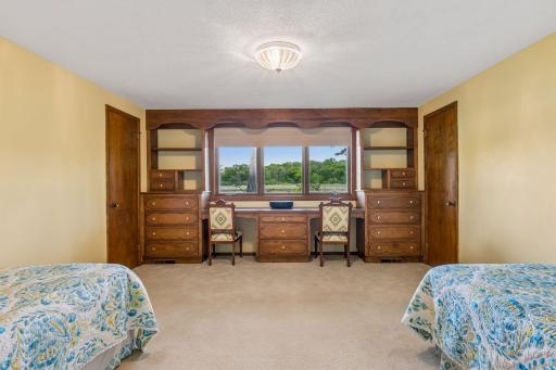 1 Snowy Owl Lane, North Oaks, MN 55127