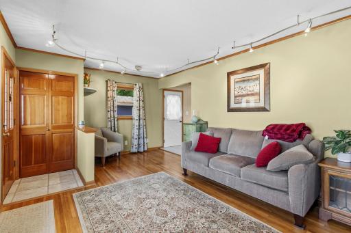 139 Greenway Avenue N, Saint Paul, MN 55128
