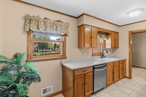 139 Greenway Avenue N, Saint Paul, MN 55128