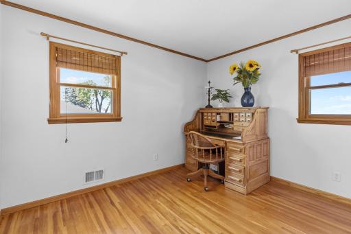 139 Greenway Avenue N, Saint Paul, MN 55128